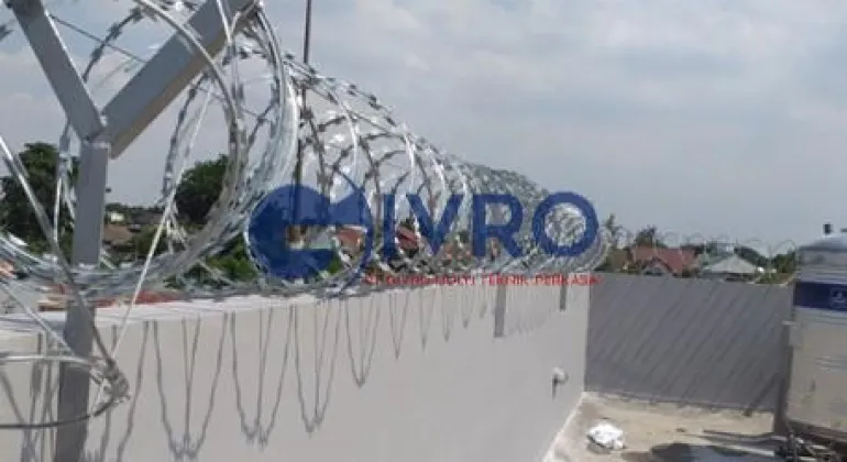 BESI SIKU UNTUK TIANG Y RAZOR WIRE